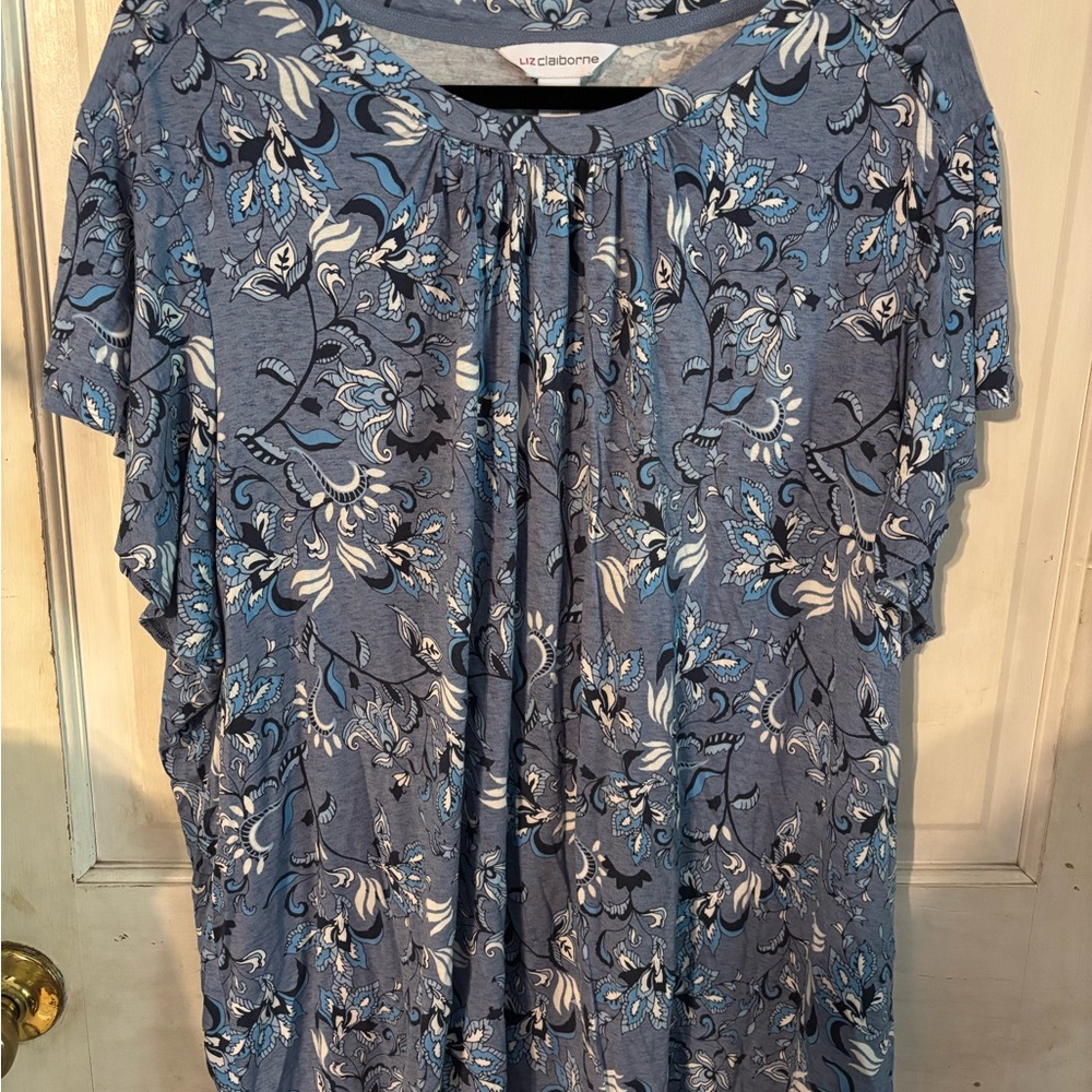Liz Claiborne Women's Top in Blue and White Floral